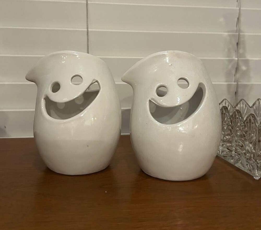 Set of 2 Ceramic White Ghost Happy Face Pitchers / Pourers